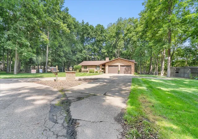 Photo 3 of Single family home for sale at 1945 Maplewood Ct, Owosso, MI 48867 | MLS# 50219900 | Listing updated on 2026-08-28
