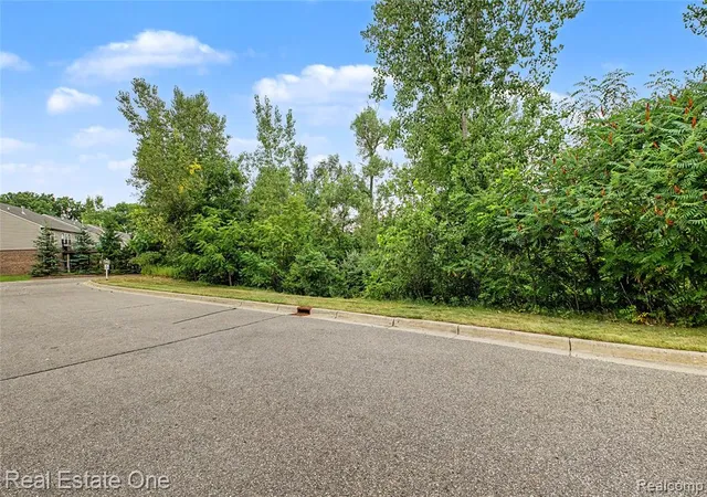 35th image of 2202 Paradise Trl, Oxford, MI 48371 | MLS# 61020229