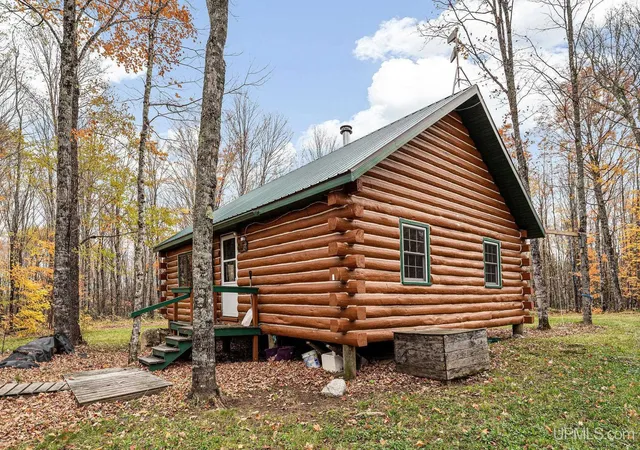 Homes for sale in Crystal Falls, MI | 500 Fence River Rd, Crystal Falls, MI 49920 | MLS# 50191876