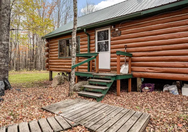 Homes for sale in Crystal Falls, MI | 500 Fence River Rd, Crystal Falls, MI 49920 | MLS# 50191876
