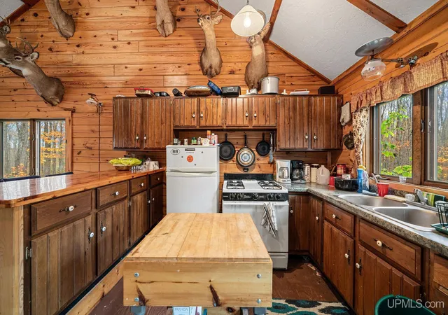Photo 5 of Single family home for sale at 500 Fence River Rd, Crystal Falls, MI 49920 | MLS# 50191876 | Listing updated on 2026-07-30