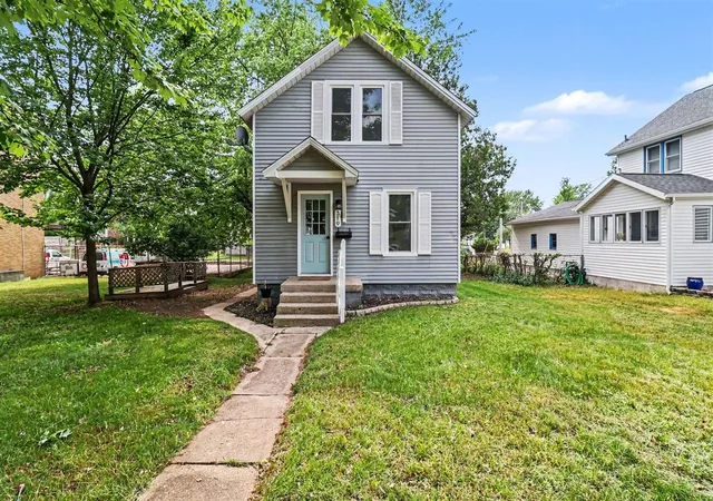 Homes for sale in Ludington, MI | 319 N Rowe Street, Ludington, MI 49431 | MLS# 70539242