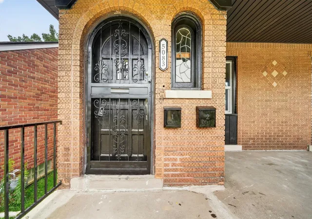 Listing Photo 4 - Condo for sale in building located at 5083 Devonshire Rd, Detroit, MI 48224