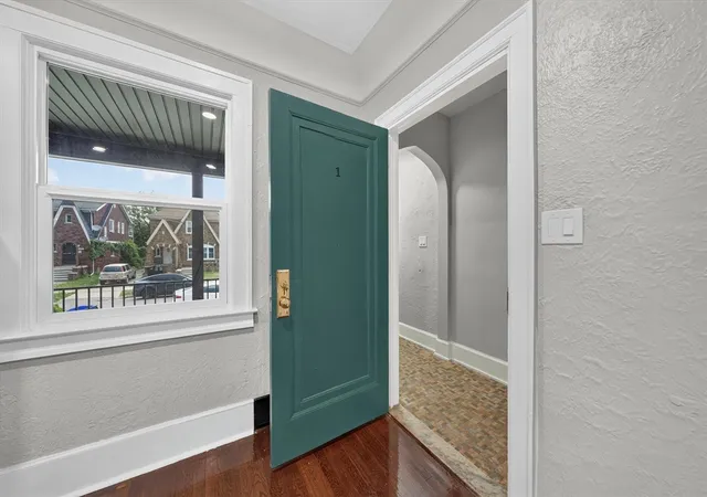 Listing Photo 5 - Condo for sale in building located at 5083 Devonshire Rd, Detroit, MI 48224