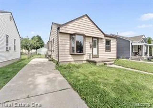 Homes for sale in Lincoln Park, MI | 1840 Morris Ave, Lincoln Park, MI 48146 | MLS# 60946432