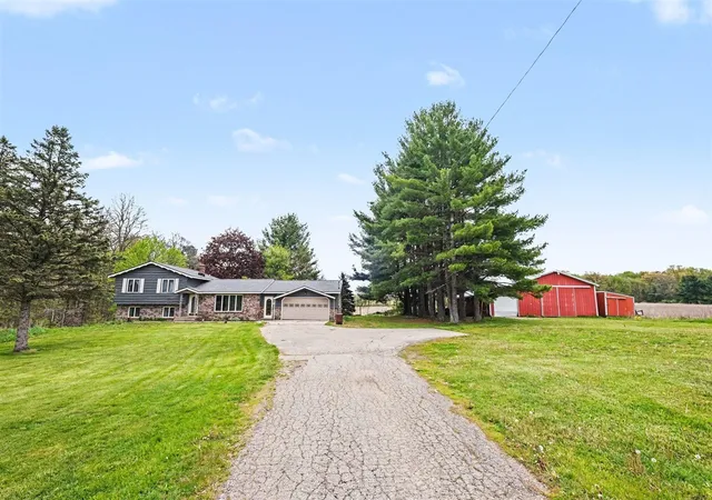 Photo 3 of Single family home for sale at 11400 Tefft Ave, Rockford, MI 49341 | MLS# 70548482 | Listing updated on 2026-09-11
