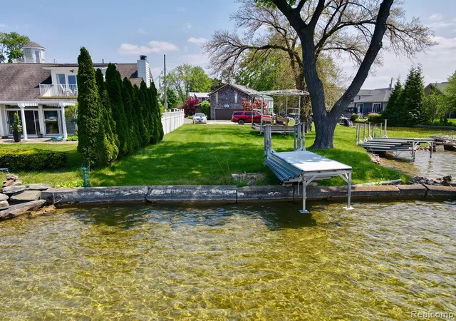 Photo 3 of Sale Pending at 1384 Rossdale, Waterford, MI 48328 | MLS# 60932780 | Listing updated on 2026-06-18