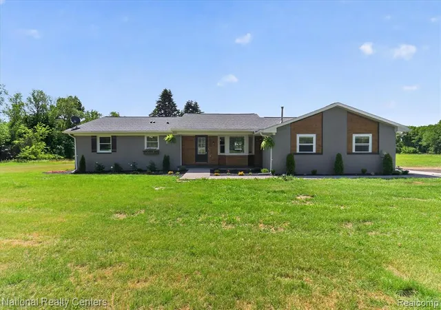 Homes for sale in Highland, MI | 2601 Westwind Dr, Highland, MI 48357 | MLS# 61001225