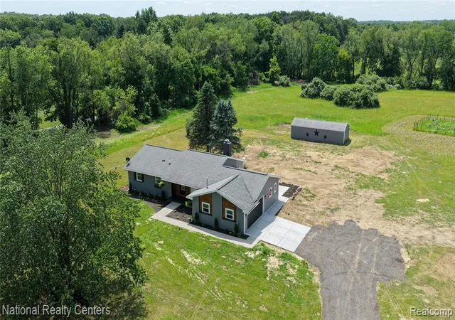 Homes for sale in Highland, MI | 2601 Westwind Dr, Highland, MI 48357 | MLS# 61001225