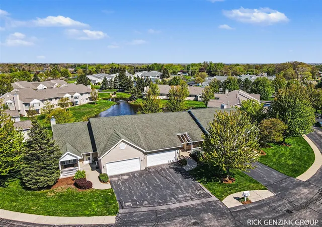 Homes for sale in Holland, MI | 1103 Fountain Vw Cir, Holland, MI 49423