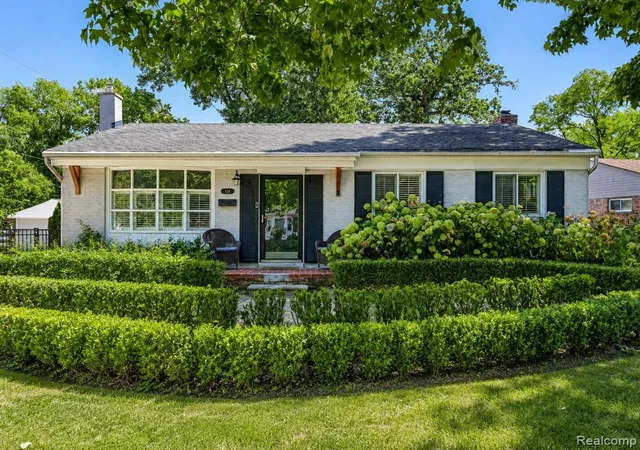 Photo 1 of Single family home for sale at 924 Allen Dr, Northville, MI 48167 1114 | MLS# 61024601 | Listing updated on 2026-09-16