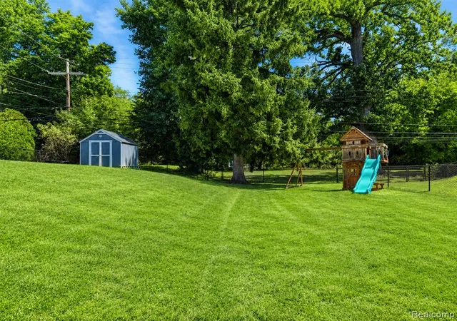 Photo 2 of Single family home for sale at 924 Allen Dr, Northville, MI 48167 1114 | MLS# 61024601 | Listing updated on 2026-09-16
