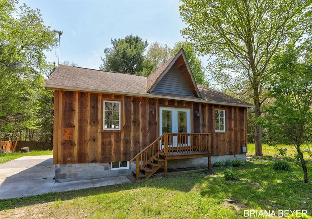 2nd image of 6550 102nd Ave, South Haven, MI 49090 | MLS# 70530596