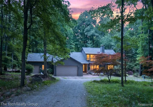 2nd image of 2300 Stoney Blf, Milford, MI 48381 | MLS# 61001766