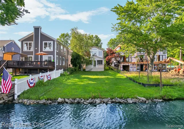 Photo 3 of Sale Pending at 9047 Gale Rd, White Lake, MI 48386 1412 | MLS# 61009041 | Listing updated on 2026-09-15