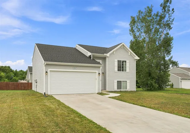Photo 2 of Sale Pending at 4034 Watertown Dr, Watervliet, MI 49098 | MLS# 70549175 | Listing updated on 2026-08-28