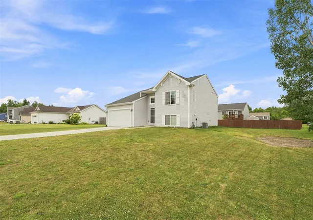 Photo 3 of Sale Pending at 4034 Watertown Dr, Watervliet, MI 49098 | MLS# 70549175 | Listing updated on 2026-08-28