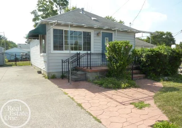2nd image of 37921 Elm Lane Lane, Harrison Township, MI 48045 | MLS# 50217040