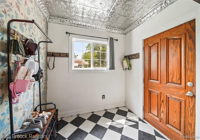 Photo 4 of Sale Pending at 416 E George Ave, Hazel Park, MI 48030 | MLS# 61022792 | Listing updated on 2026-09-03