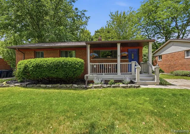 Homes for sale in Ann Arbor, MI | 1061 Western Dr, Ann Arbor, MI 48103 | MLS# 61001157