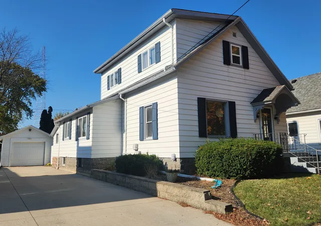 Photo 1 of Single family home for sale at 407 N Mountain St, Bay City, MI 48706 | MLS# 50226351 | Listing updated on 2026-10-30