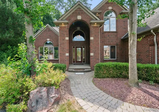 Photo 2 of Single family home for sale at 52018 Loon Ct, Shelby Township, MI 48315 | MLS# 61019989 | Listing updated on 2026-09-06