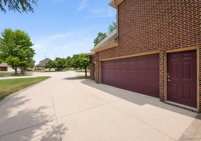 Photo 4 of Single family home for sale at 52018 Loon Ct, Shelby Township, MI 48315 | MLS# 61019989 | Listing updated on 2026-09-06