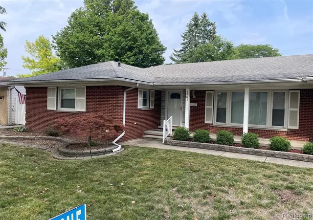 Photo 3 of Sale Pending at 1801 Waverly St, Trenton, MI 48183 1890 | MLS# 61025047 | Listing updated on 2026-09-07