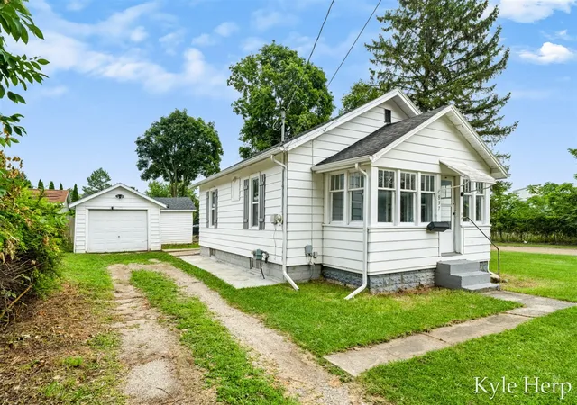 1st image of 837 E Marshall St, Hastings, MI 49058 | MLS# 70552321