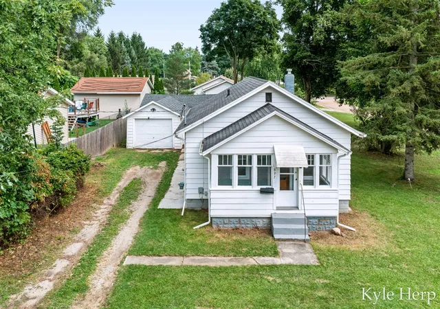 3rd image of 837 E Marshall St, Hastings, MI 49058 | MLS# 70552321