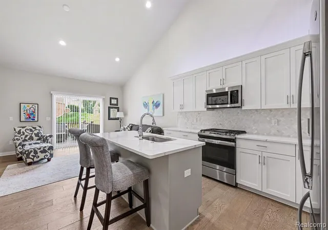 Photo 4 of Condo for sale at 950 Sloane Ct, White Lake, MI 48386 | MLS# 61021123 | Listing updated on 2026-10-18