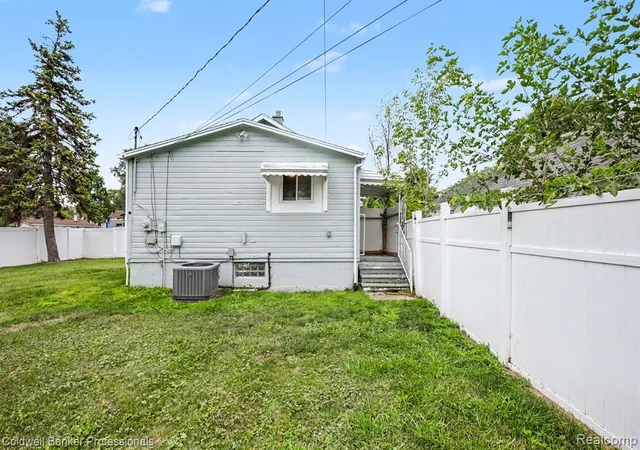 Photo 17 of Single family home for sale at 83 Gibbs St, Mount Clemens, MI 48043 | MLS# 61021074 | Listing updated on 2026-08-27