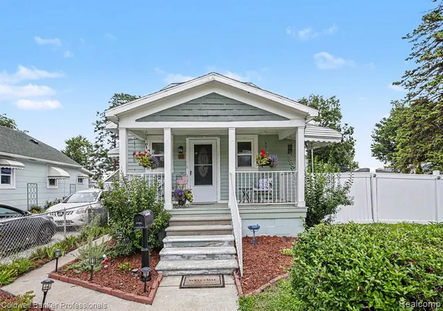 Photo 2 of Single family home for sale at 83 Gibbs St, Mount Clemens, MI 48043 | MLS# 61021074 | Listing updated on 2026-08-27