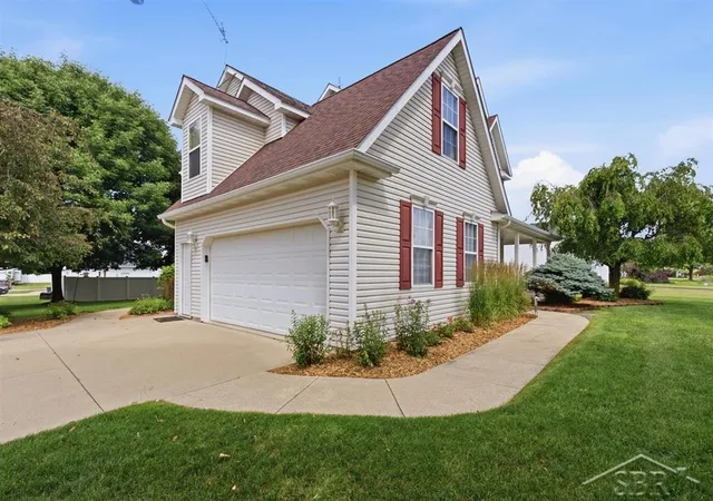 2nd image of 8297 Waxwing Dr, Freeland, MI 48623 | MLS# 50214841