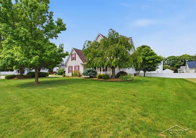 3rd image of 8297 Waxwing Dr, Freeland, MI 48623 | MLS# 50214841