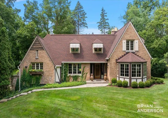 Photo 1 of Single family home for sale at 1830 Bridge St, Grand Rapids, MI 49504 | MLS# 70552128 | Listing updated on 2026-08-24