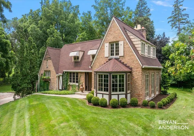 Photo 3 of Single family home for sale at 1830 Bridge St, Grand Rapids, MI 49504 | MLS# 70552128 | Listing updated on 2026-08-24