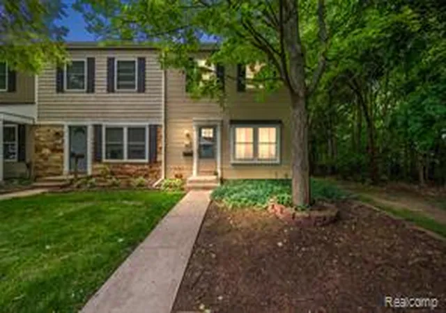 Homes for sale in Rochester Hills, MI | 930 Little Hill Ct, Rochester Hills, MI 48307 | MLS# 61008924