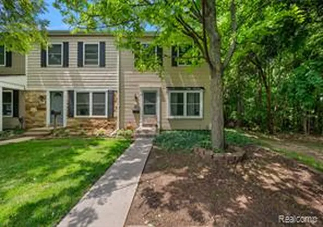 Homes for sale in Rochester Hills, MI | 930 Little Hill Ct, Rochester Hills, MI 48307 | MLS# 61008924