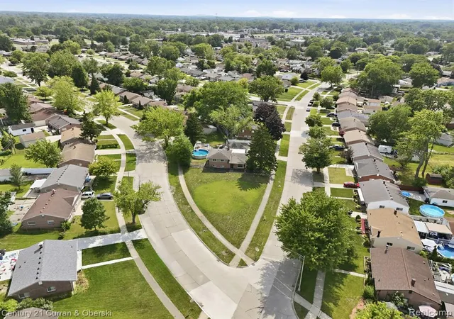 Photo 3 of Sale Pending at 30633 Gladys Ave, Westland, MI 48185 1721 | MLS# 61023039 | Listing updated on 2026-09-11