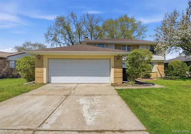 Homes for sale in Canton, MI | 44242 N Umberland Cir, Canton, MI 48187 | MLS# 60986946