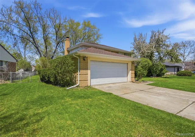 Homes for sale in Canton, MI | 44242 N Umberland Cir, Canton, MI 48187 | MLS# 60986946