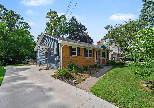 Photo 2 of Sale Pending at 3841 Collingwood Ave, Wyoming, MI 49519 | MLS# 70554671 | Listing updated on 2026-09-14