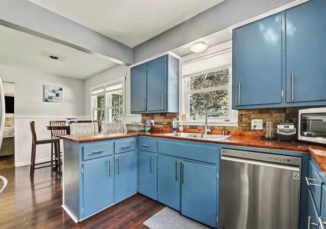 Photo 3 of Sale Pending at 3841 Collingwood Ave, Wyoming, MI 49519 | MLS# 70554671 | Listing updated on 2026-09-14