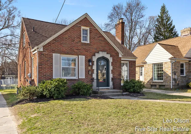 Homes for sale in Grand Rapids, MI | 664 Hoyt St, Grand Rapids, MI 49507 | MLS# 70523052