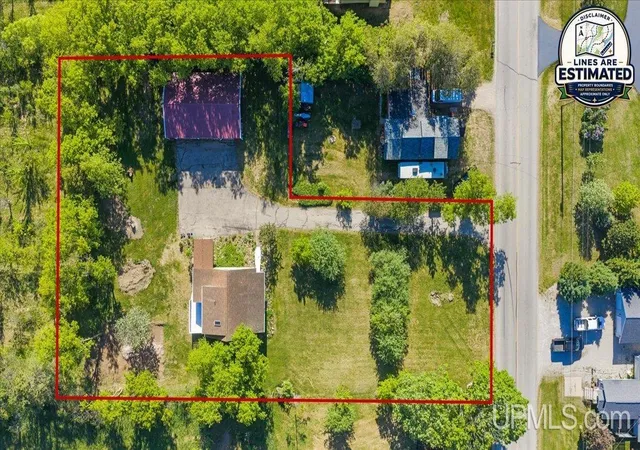 Homes for sale in Gladstone, MI | 3769 County 416 20th Rd, Gladstone, MI 49837 | MLS# 50210356