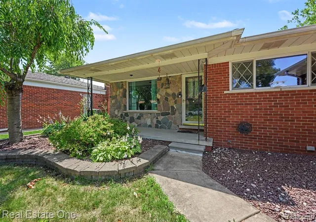Homes for sale in Riverview, MI | 14265 Dundee St, Riverview, MI 48193 | MLS# 61010339