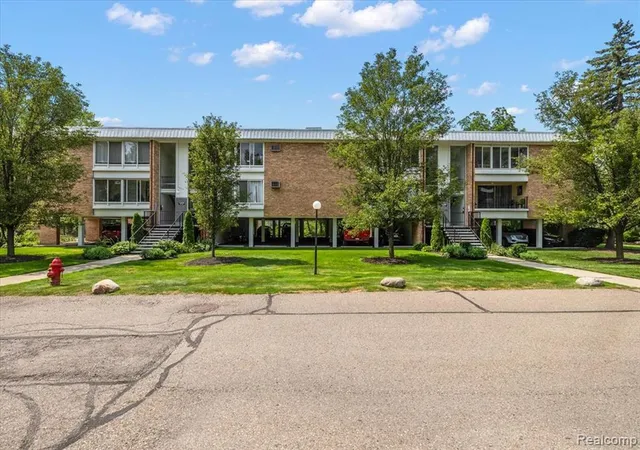 Homes for sale in Farmington, MI | 32030 Grand River Ave #36, Farmington, MI 48336 | MLS# 61000101