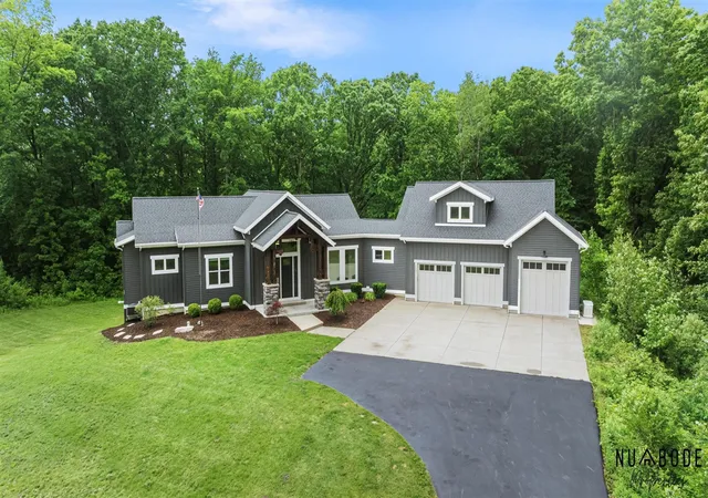 Homes for sale in Comstock Park, MI | 1497 10 Mile Rd, Comstock Park, MI 49321 | MLS# 70538343