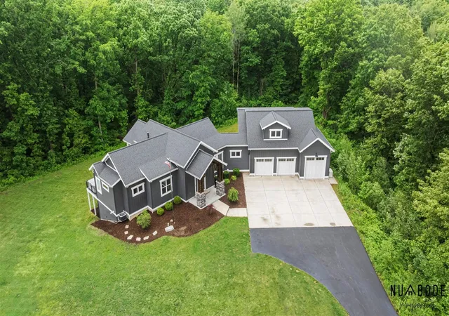 Homes for sale in Comstock Park, MI | 1497 10 Mile Rd, Comstock Park, MI 49321 | MLS# 70538343
